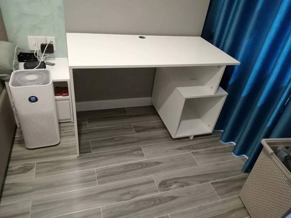 Bàn Làm Việc Gỗ Thiết Kế Tối Giản Kèm Kệ Vuông 1