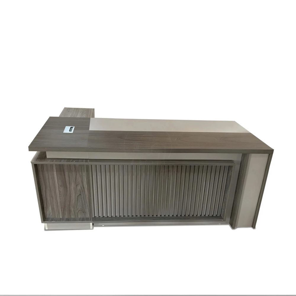 Bàn Giám Đốc Yếm Nan Dọc Mặt Nổi Độc Đáo - BGĐ135 1