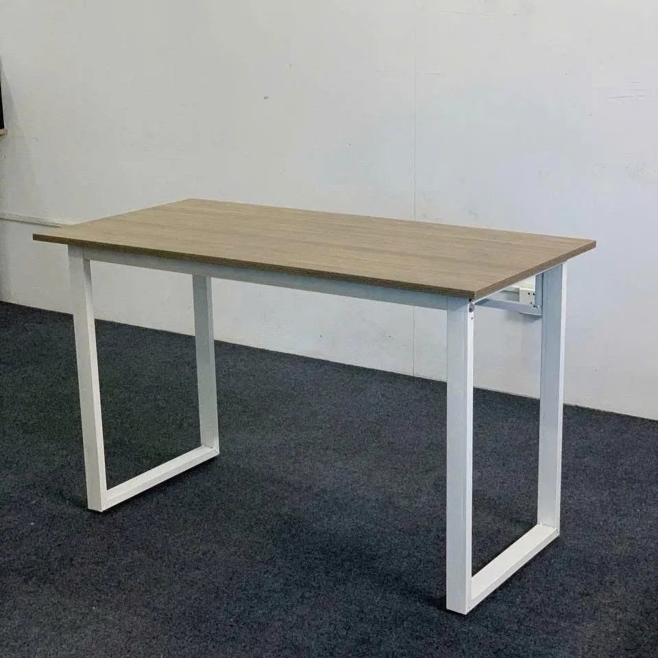 Bàn Làm Việc Văn Phòng Chân Sắt Trắng Chữ U - BLV5 5