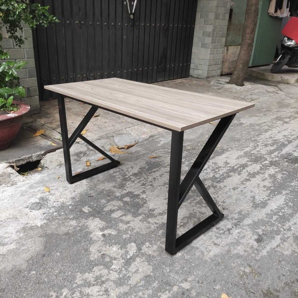 Bàn Làm Việc Văn Phòng Chân Sắt Chữ K - BLV4 1
