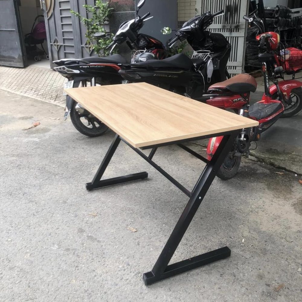 Bàn Làm Việc Văn Phòng Chân Sắt Chữ Z - BLV3 4