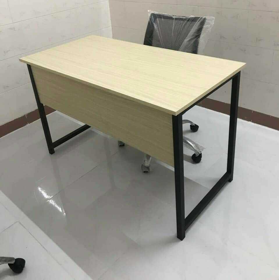 Bàn Văn Phòng Làm Việc Có Yếm Che - BLV10 3
