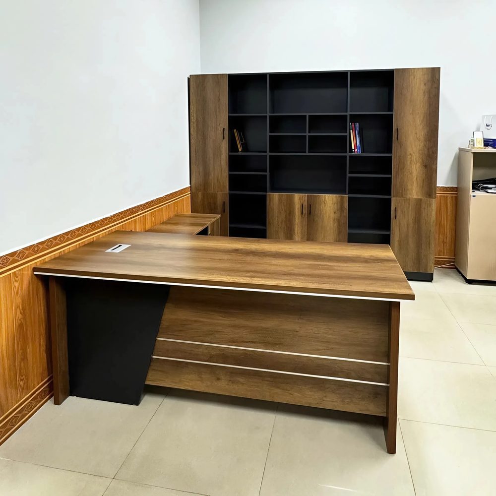 Bàn Giám Đốc Góc L Phối Màu Tối, Yếm Cắt Chéo - BGĐ122 1