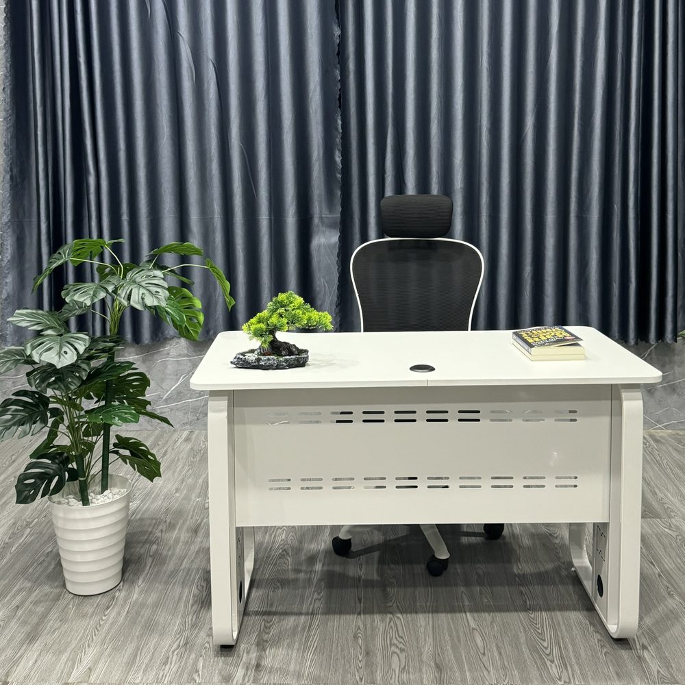 Bàn Làm Việc Có Yếm Chân Sắt Nhập Khẩu - BLV111 3