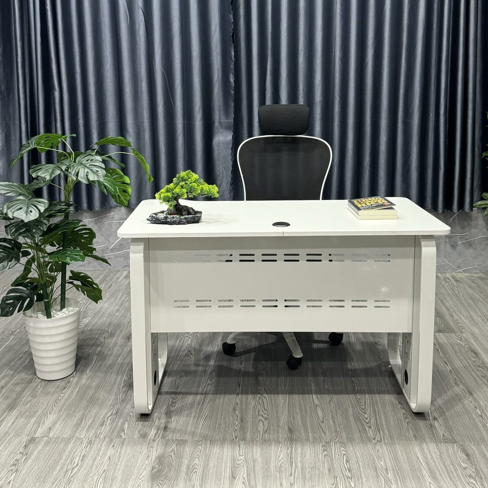Bàn Làm Việc Có Yếm Chân Sắt Nhập Khẩu - BLV111 4