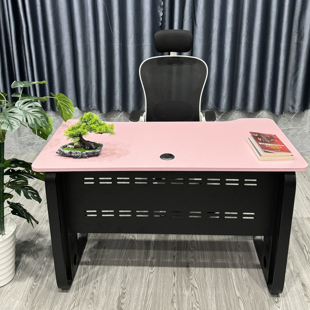 Bàn Làm Việc Chân Sắt Nhập Khẩu Mặt Gaming - BLV113 1
