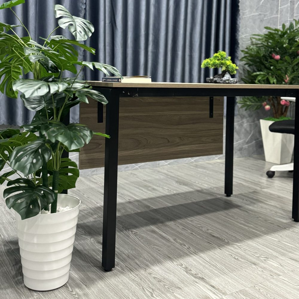 Bàn Làm Việc Chân Độc Lập Có Yếm - BLV117 4