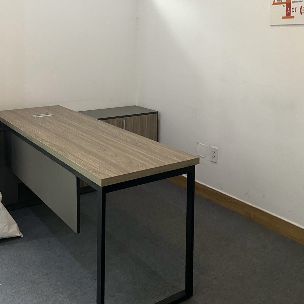 Bàn Làm Việc Góc L Có Yếm - BLV117 2