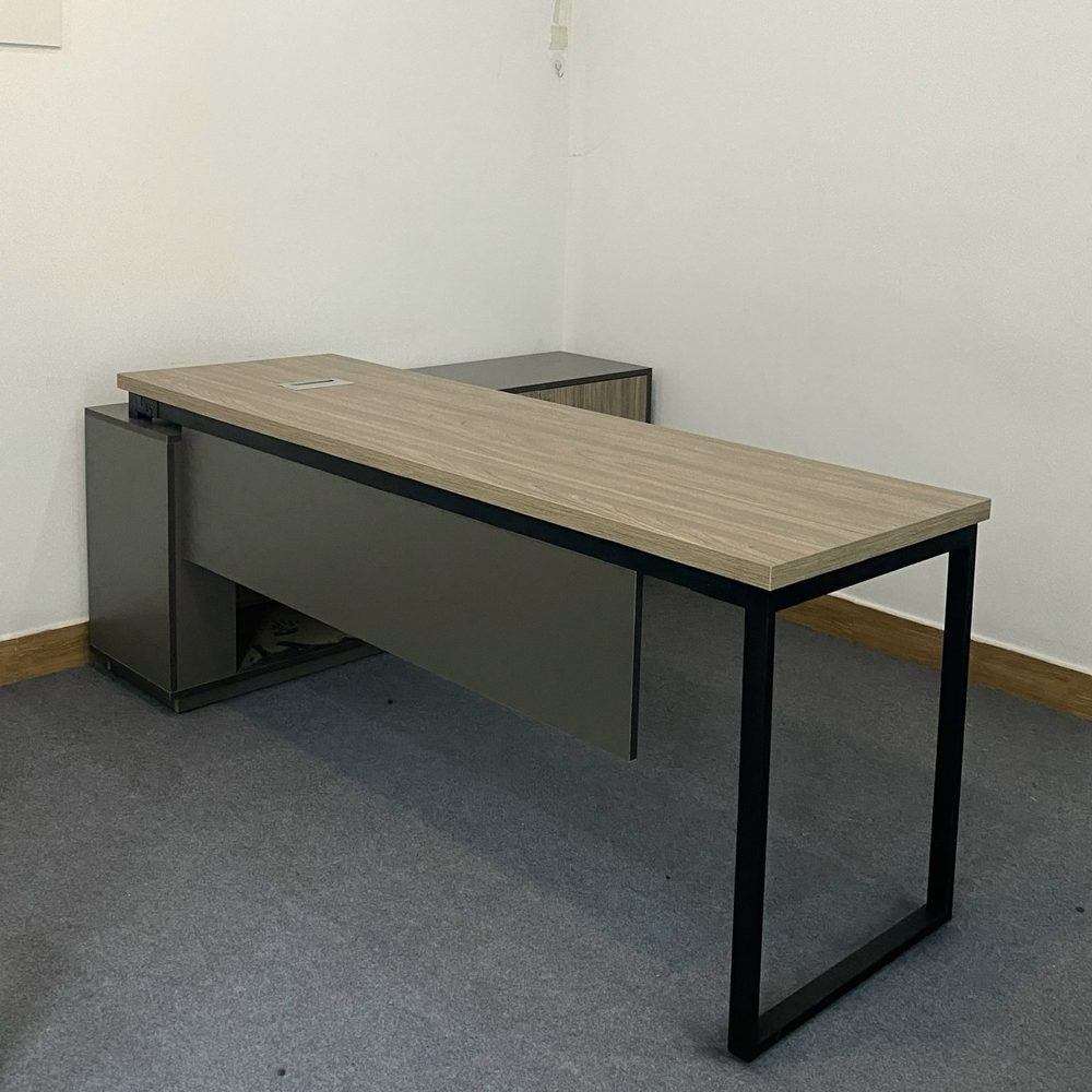 Bàn Làm Việc Góc L Có Yếm - BLV117 3