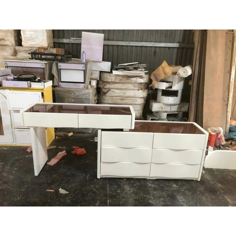 Bàn Trang Điểm Mặt Kính Nâu Sang Trọng - BTD35 1