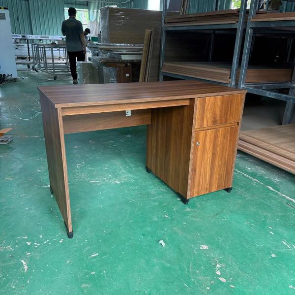 Bàn Làm Việc Gỗ Có Ngăn Kéo Và Tủ Khóa 2